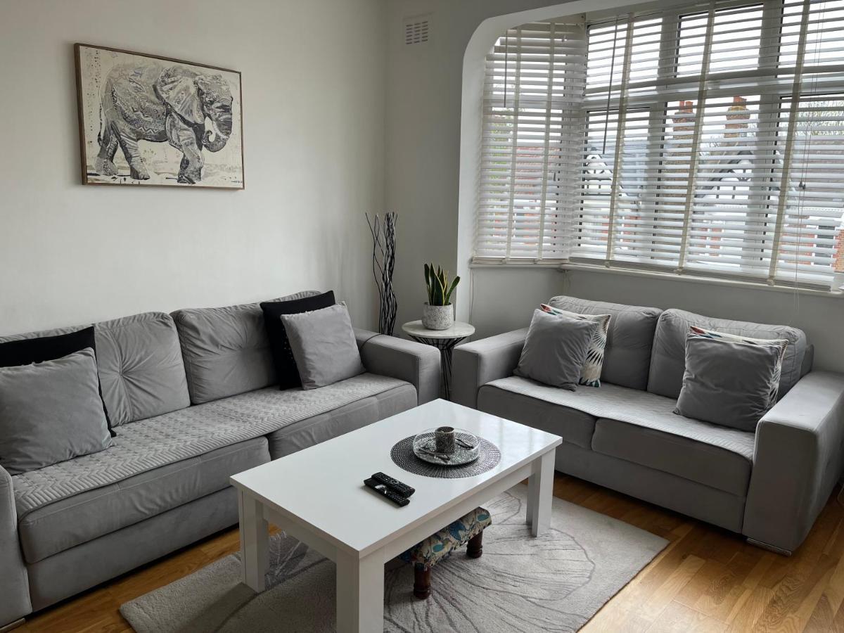Lovely 2-Bedroom Apartment In Zone 2 London Exterior foto
